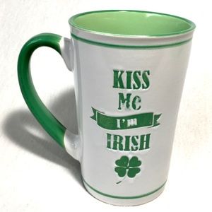 Spectrum designz mug ‘kiss me I’m Irish’ ☘️ new